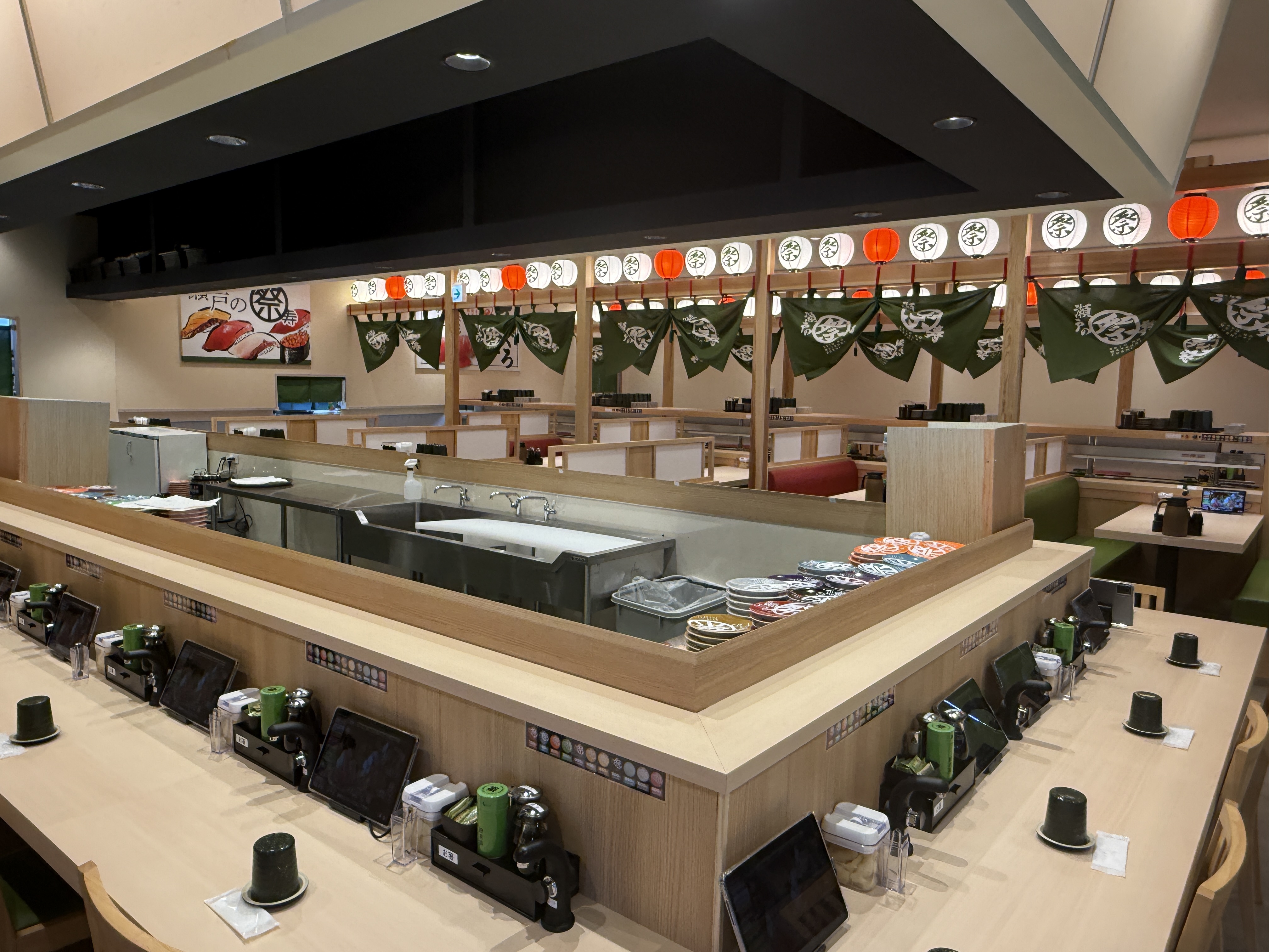 店内は広々した空間